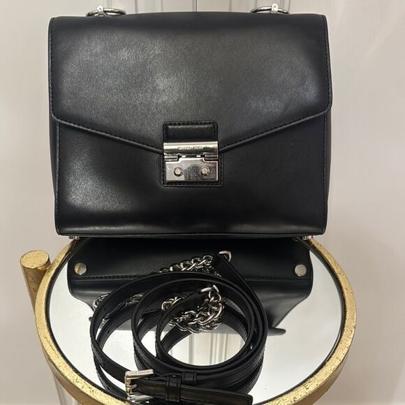 Michael Kors Black Leather Crossbody Bag with Sleek Design - Picture 1 of 14